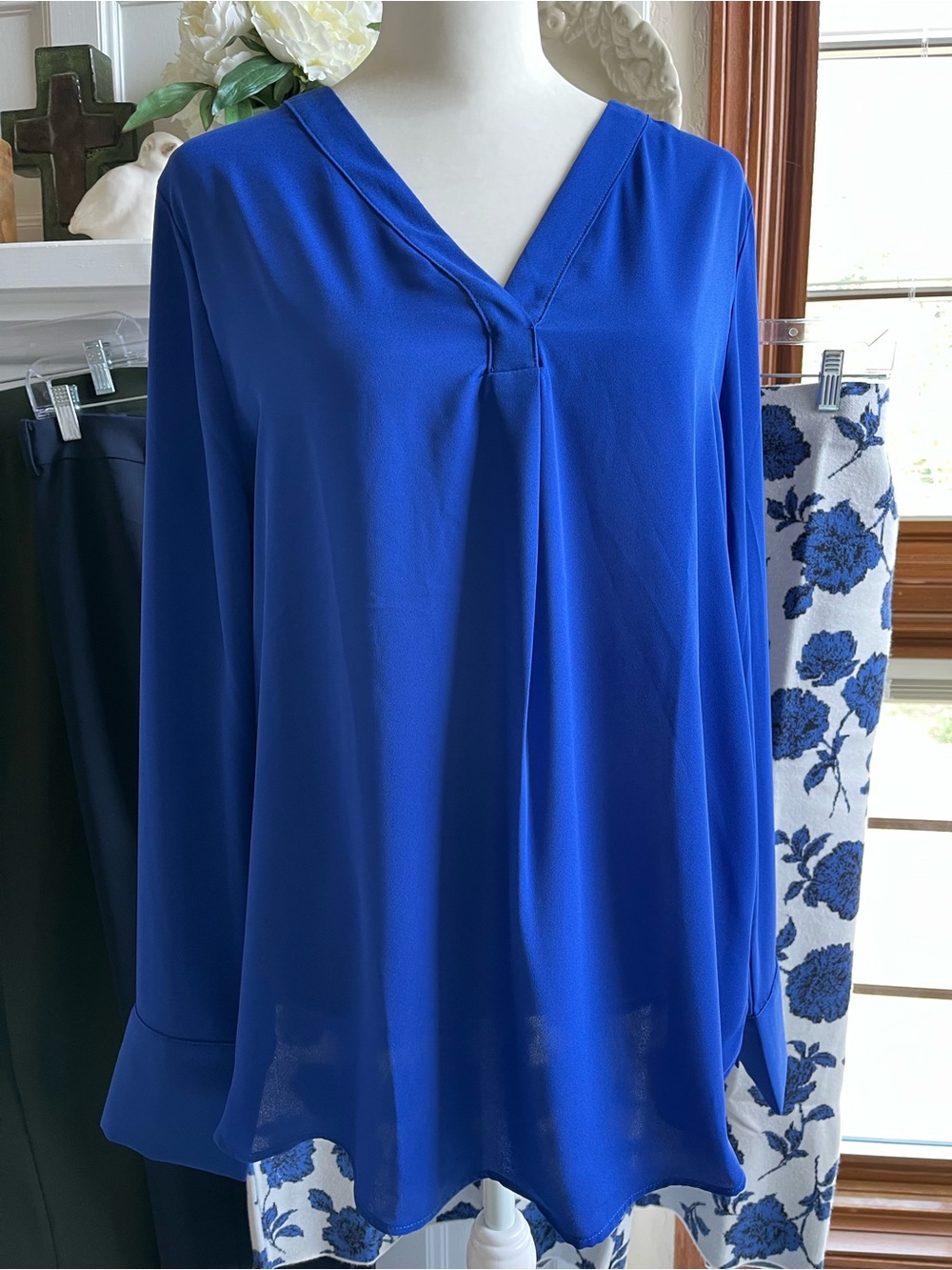 Ann Taylor V-Neck Long Sleeve Blouse in Cobalt Blue